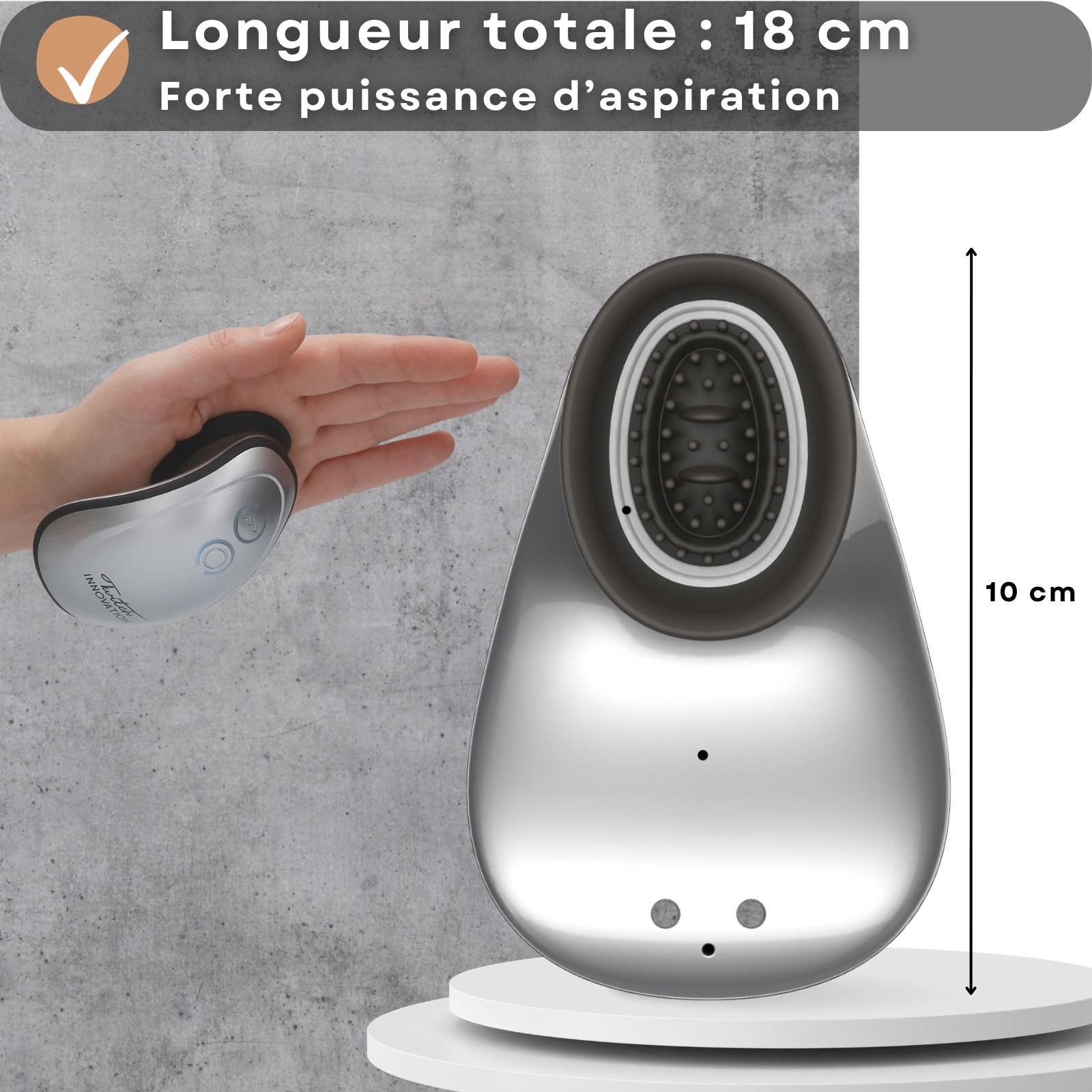 Couple au lit, vibrateur argenté avec fonction de chargement.
