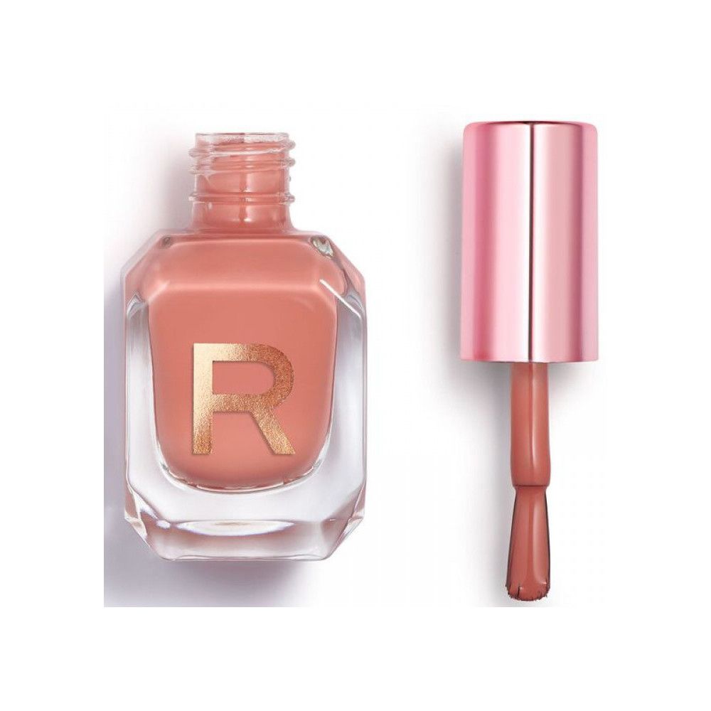 Een flesje nagellak met een roségouden dop en applicator. De fles toont een gouden 'R'-logo.