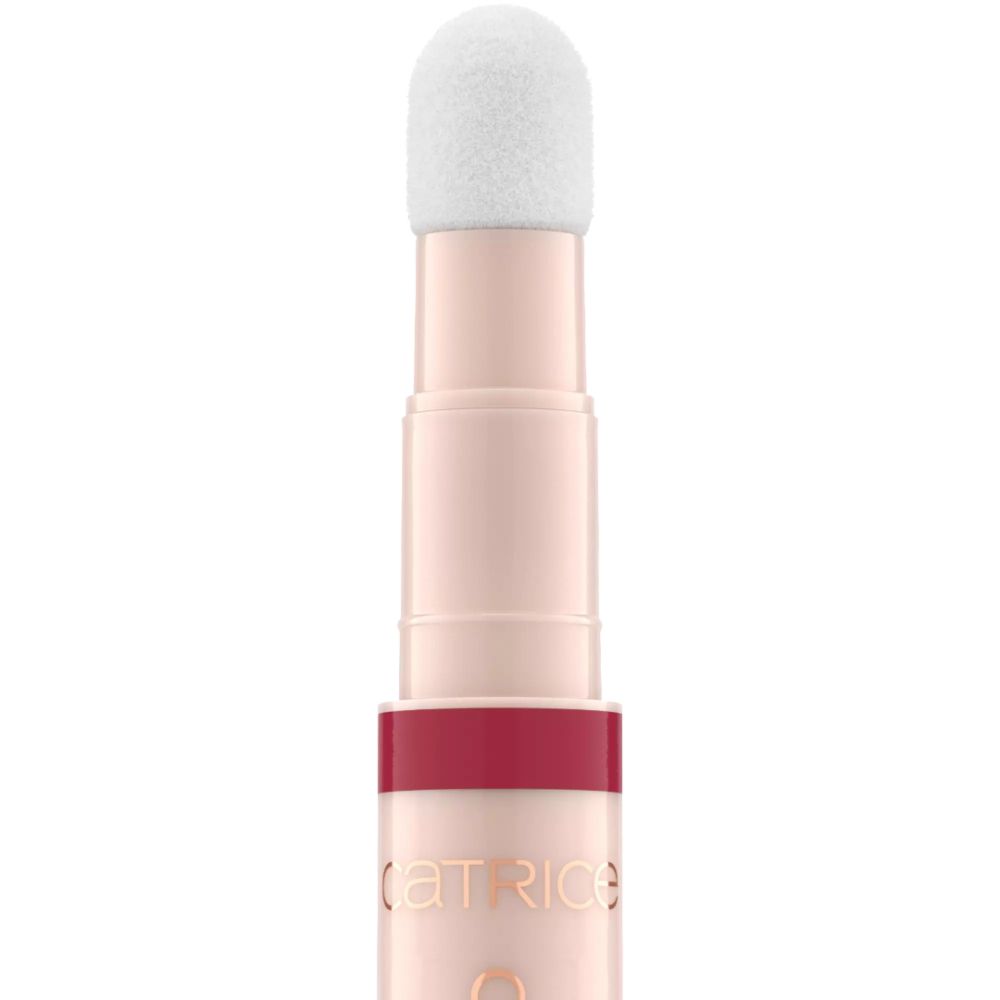 Lipolie met applicator. Roze houder met rode ring. Tekst: Colour Cushion Juicy Lip Oil. Witte applicator.