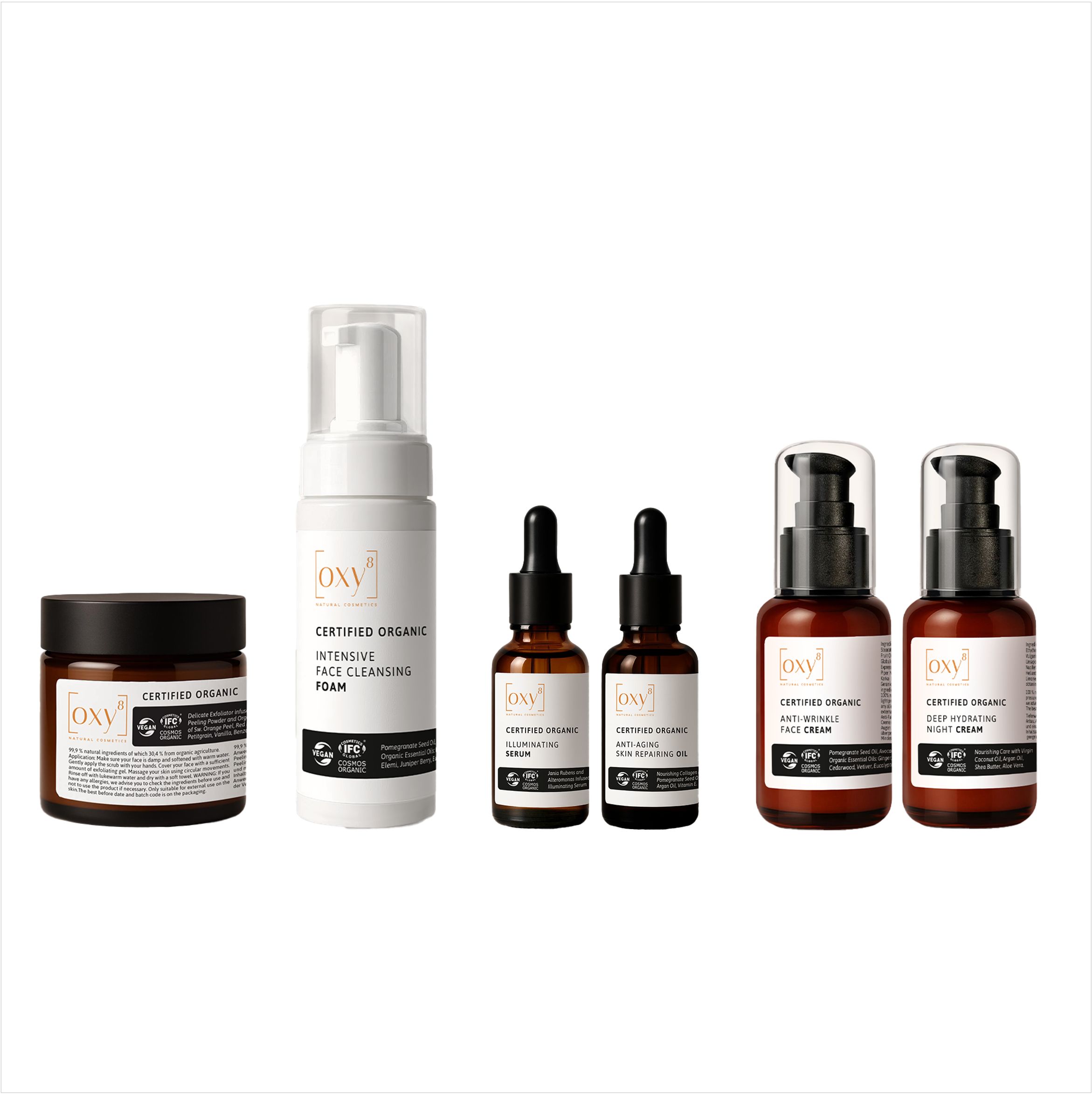 Diverse cosmetische producten, bruine en witte flessen, potten en dispensers. Opschrift: OXY8, Certified Organic.