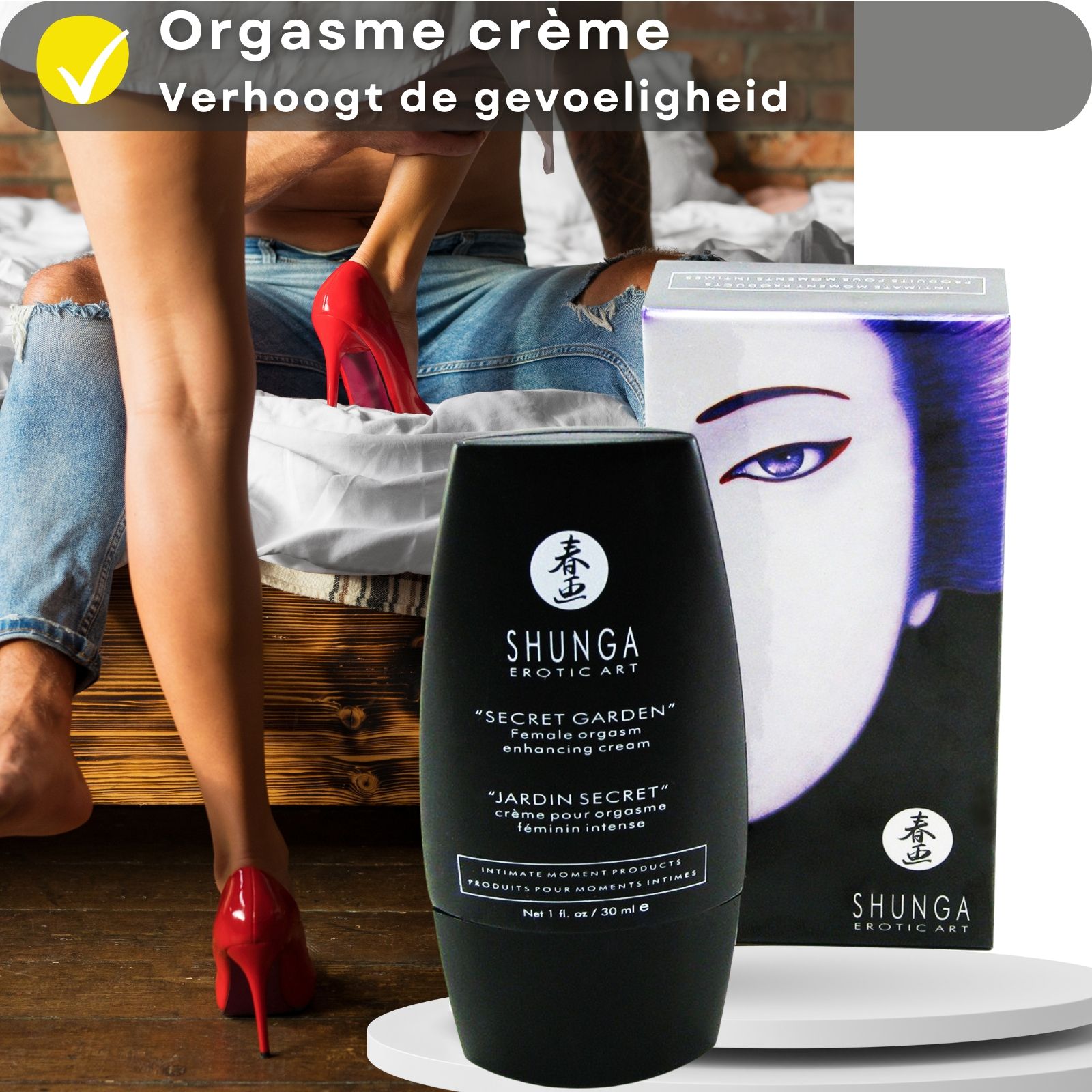 Productfles en doos. Tekst in het Nederlands. Productnaam: Shunga. Paar op de achtergrond. Rode schoenen.