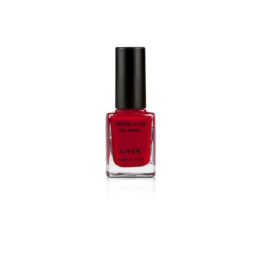 Vernis à ongles rouge dans un flacon carré en verre avec bouchon noir. Inscription : Crystal Glow Nail Enamel, GA-DE.