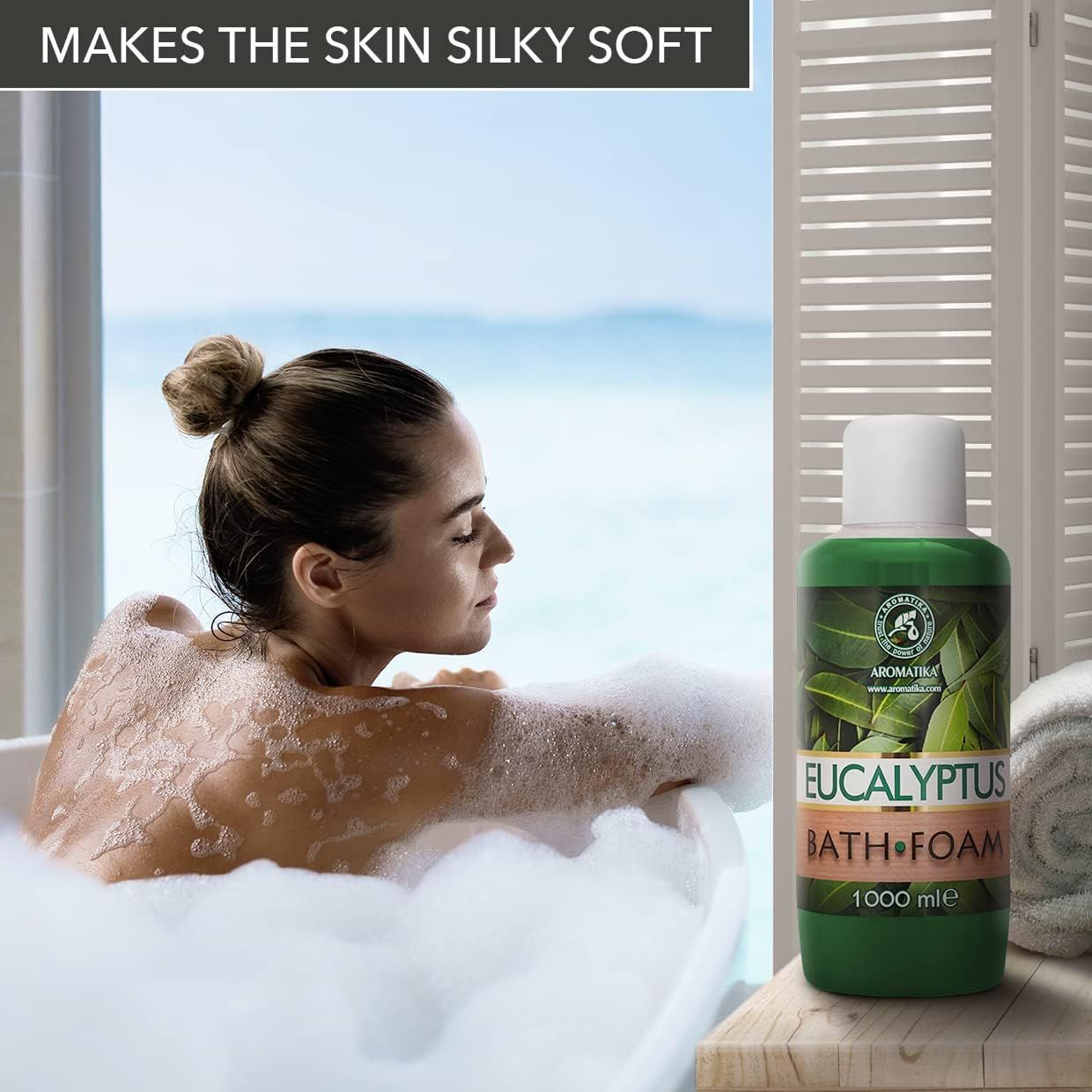 Vrouw in schuim in de badkuip, AROMATIKA Badschuim Eucalyptus 1000 ml.