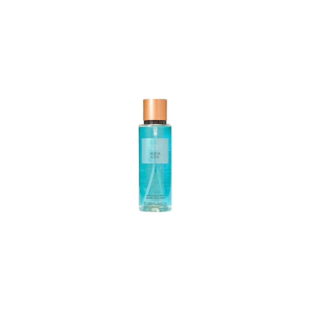 Body mist fles, Aqua Kiss, met gouden dop. Lichtblauwe vloeistof. Opschrift Aqua Kiss. Op witte achtergrond.