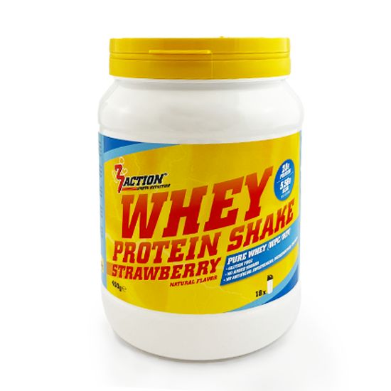 Witte, cilindrische pot met gele deksel. Opschrift: WHEY PROTEIN SHAKE, aardbeiensmaak. Merk: 3Action. 450g.