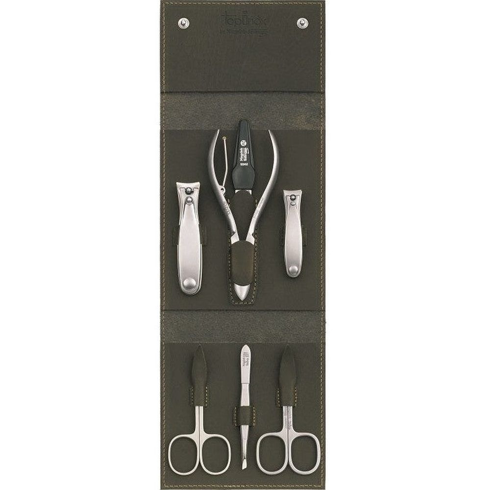 Etui met zeven manicure-instrumenten. Bevat nagelschaar, nagelknipper, pincet en andere instrumenten. Donkergroen lederen etui.