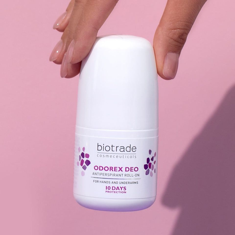 Roll-on blanc avec accents violets. Inscription: Biotrade, Odorex Deo, antitranspirant roll-on. Pour mains et aisselles. Protection 10 jours.