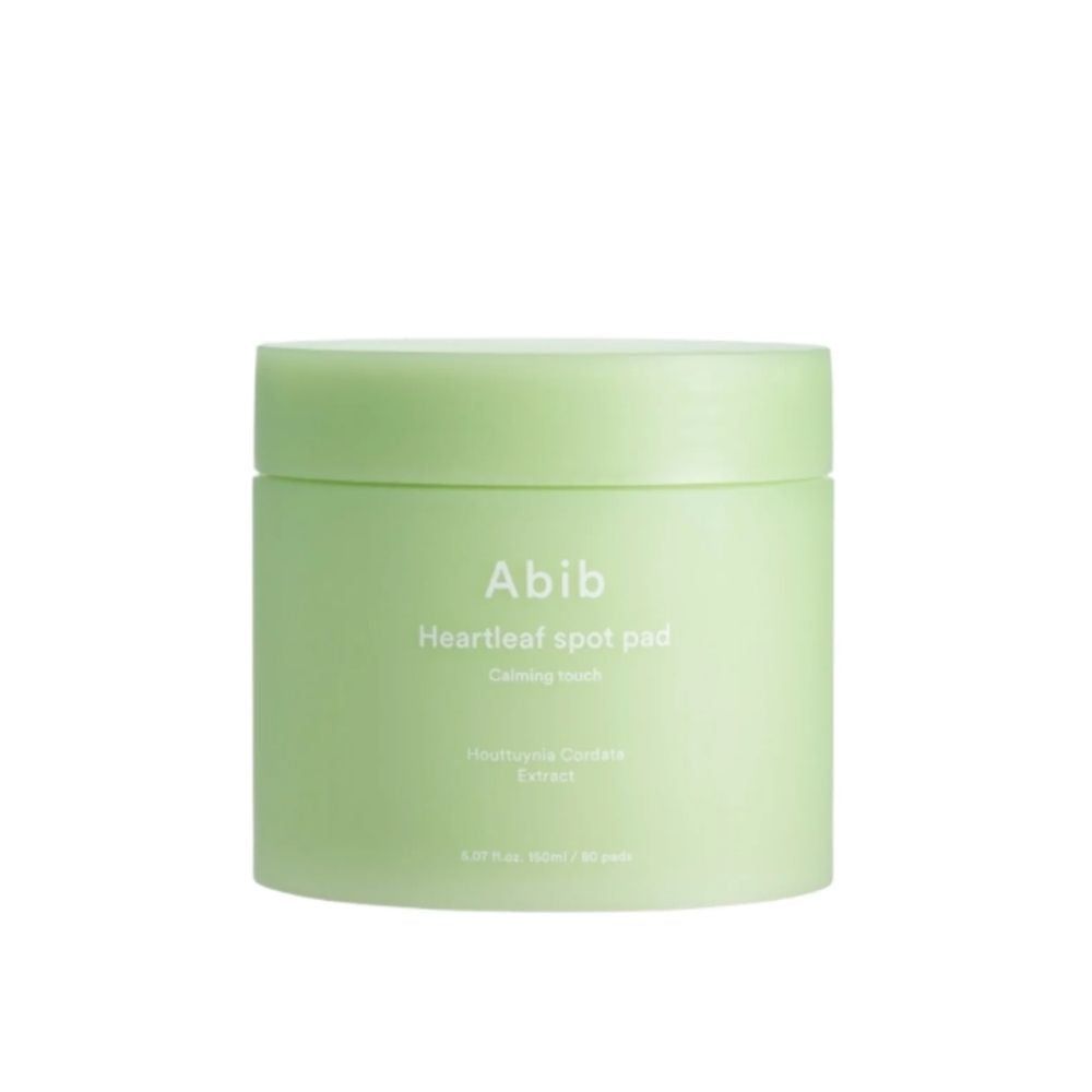 Groene pot met deksel. Opschrift: Abib Heartleaf spot pad. Tekst eronder: Calming touch, Houttuynia Cordata Extract.