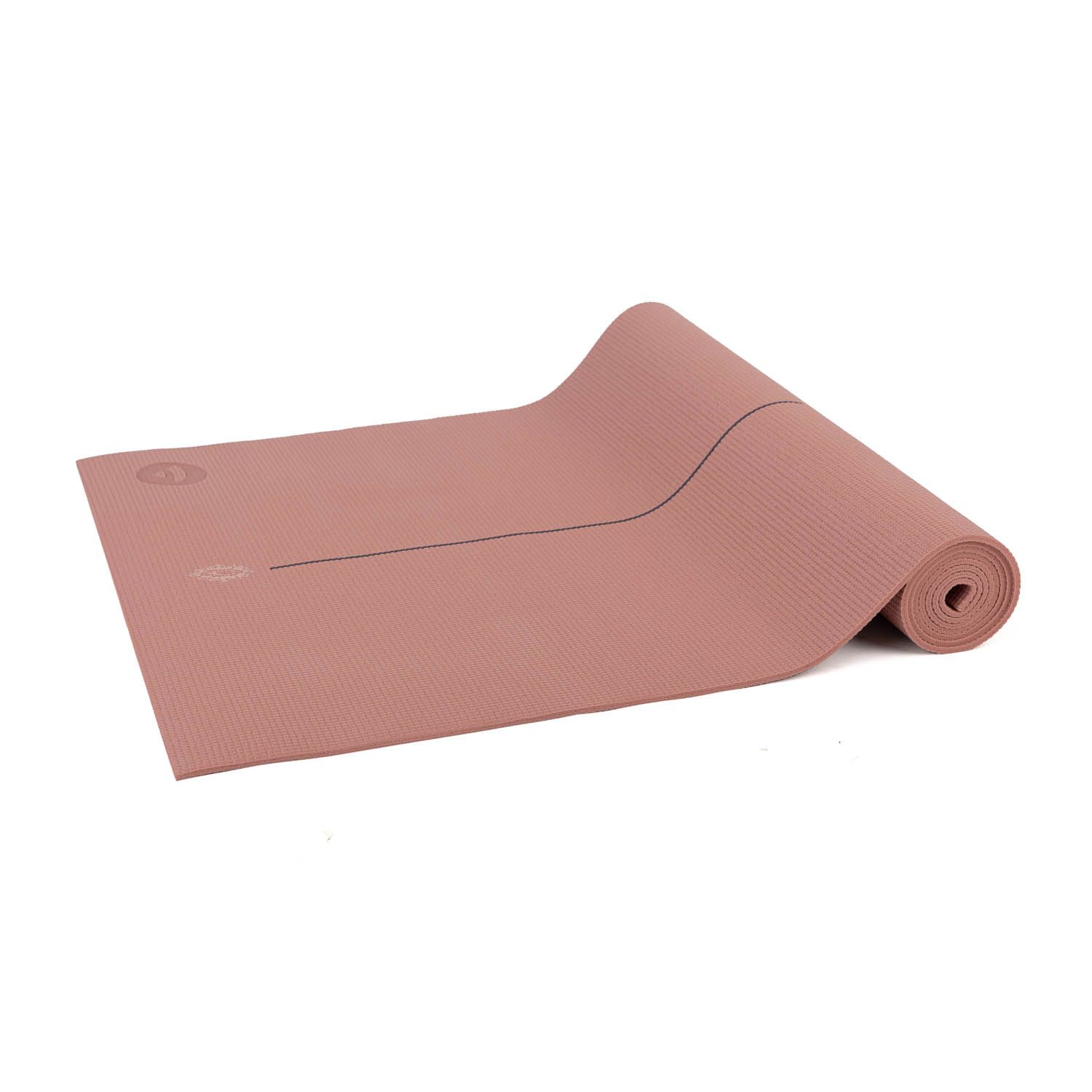 Uitgerolde roze yogamat. Zwarte lijn, logo. Gestructureerd oppervlak.