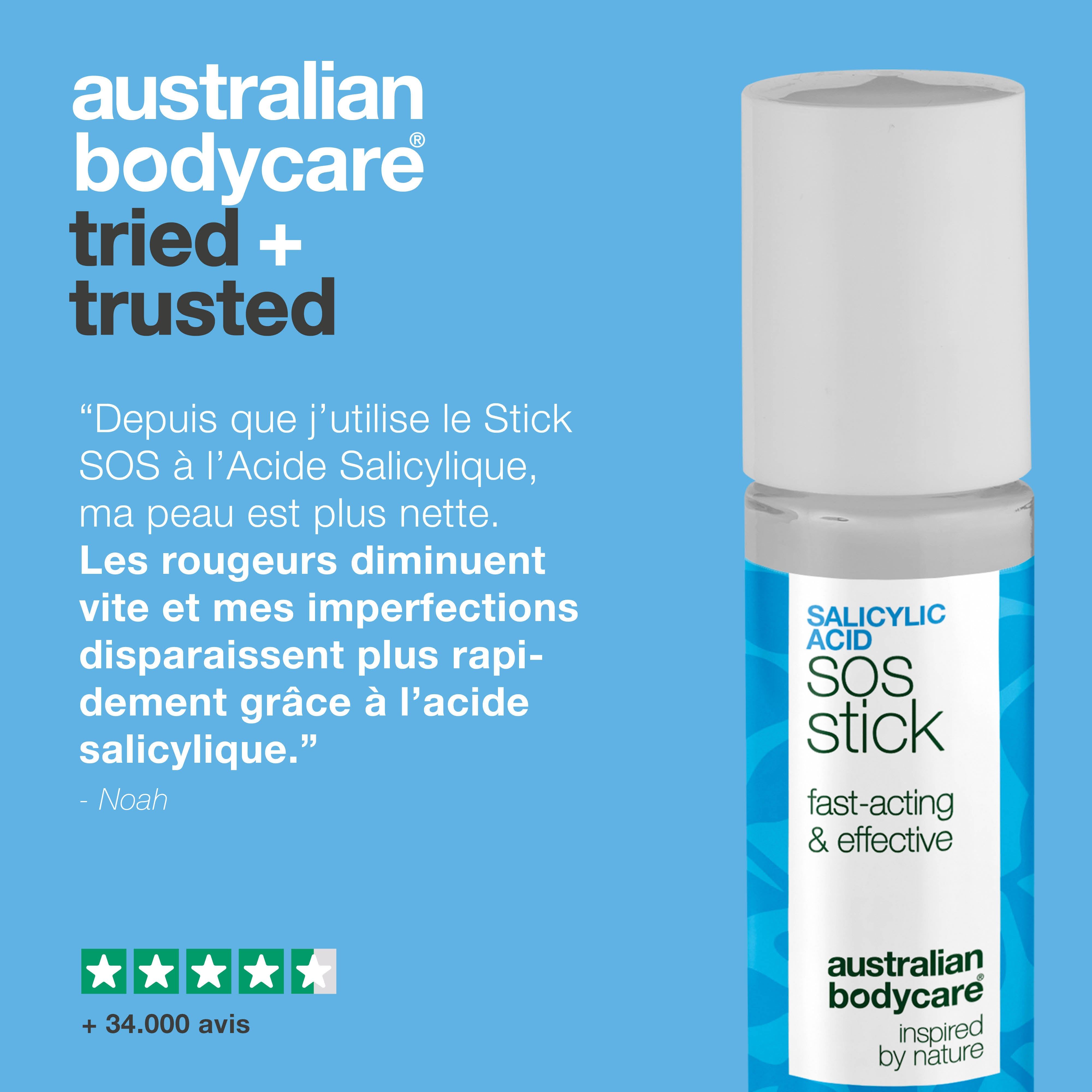 Stick avec texte et avis. Citation: Ma peau est plus nette. Les rougeurs diminuent. Emballage bleu et blanc.