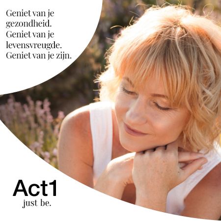 Vrouw met gesloten ogen. Tekst: Geniet van je gezondheid. Geniet van je levensvreugde. Geniet van je zijn. Act1 just be.