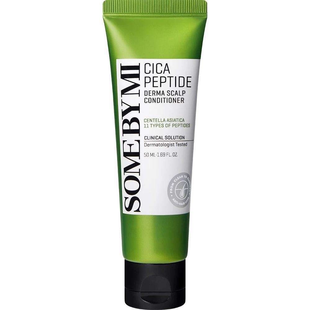 Tube vert SOME BY MI Cica Peptide Derma Scalp Conditioner. Bouchon noir. Texte blanc. Sceau.