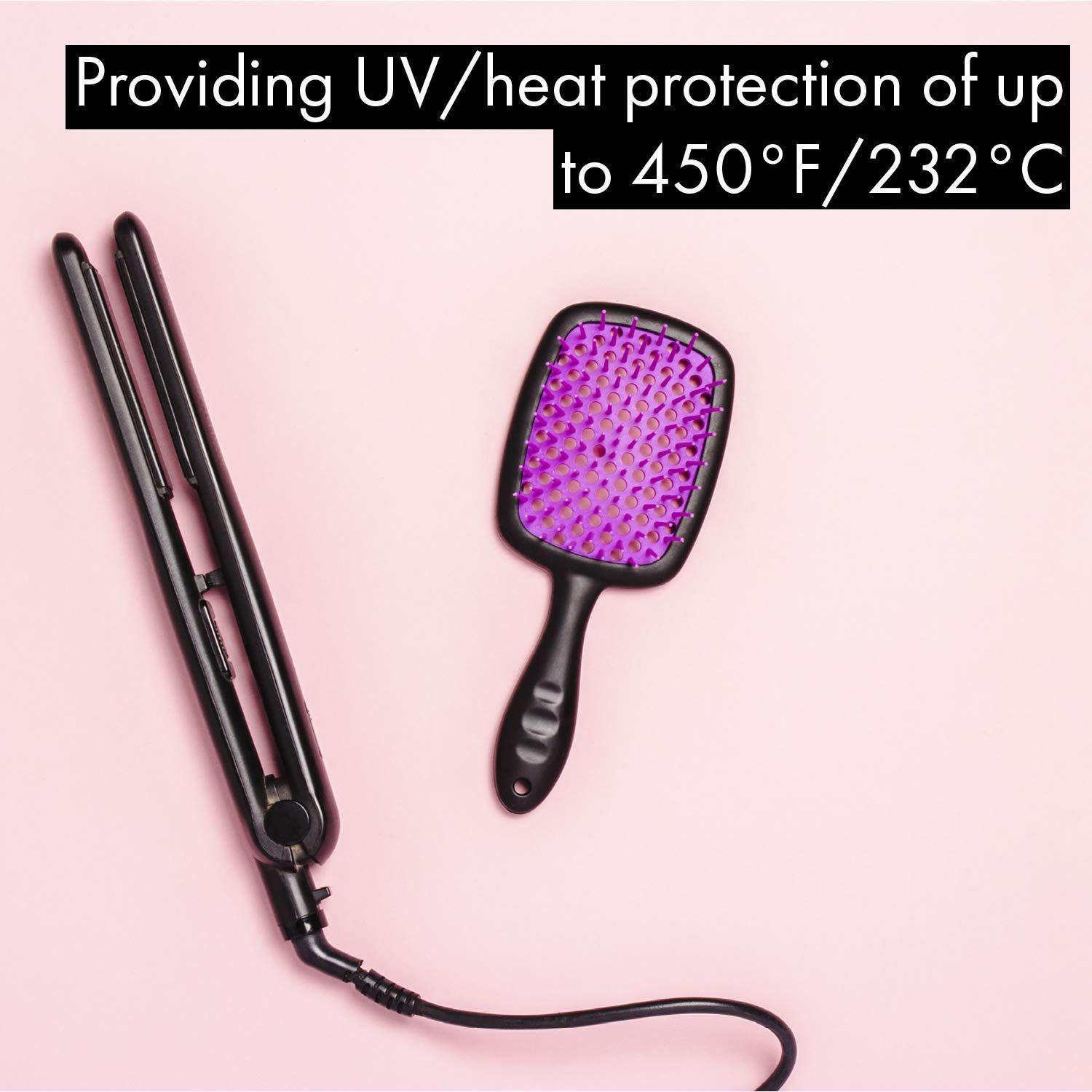 Stijltang en haarborstel op roze achtergrond. Tekst: Providing UV/heat protection of up to 450°F/232°C.