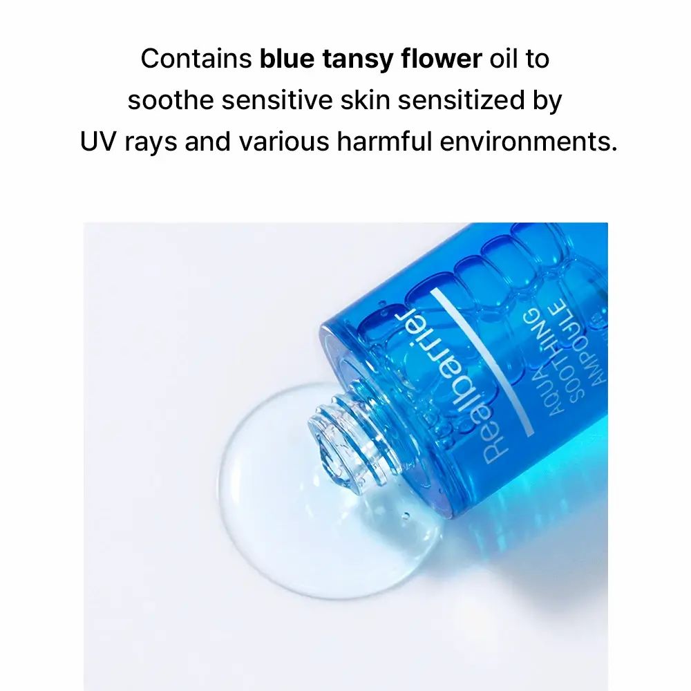 Blauw serum ligt, serum vloeit eruit. Opschrift: Realbarrier Aqua Soothing Ampoule.