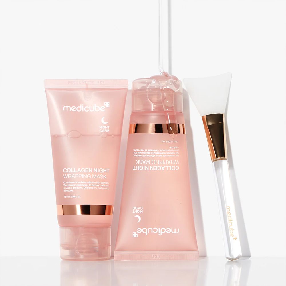 Deux tubes et un pinceau applicateur pour le 'Collagen Night Wrapping Mask'.