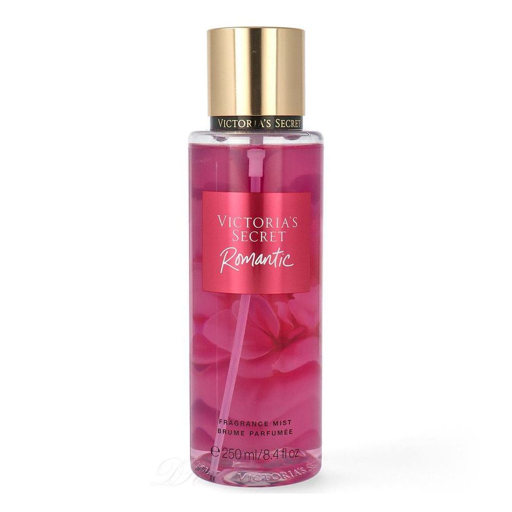 Flacon avec vaporisateur. Étiquette "Victoria's Secret Romantic". Texte : "Fragrance Mist". Liquide rose.