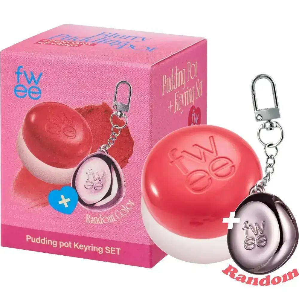 Set Lip & Cheek Pudding Pot en sleutelhanger. Roze verpakking met productafbeelding en tekst. Sleutelhanger met spiegel.