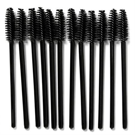 Douze brosses à cils noires avec tête en spirale et manche noir, côte à côte sur fond blanc.