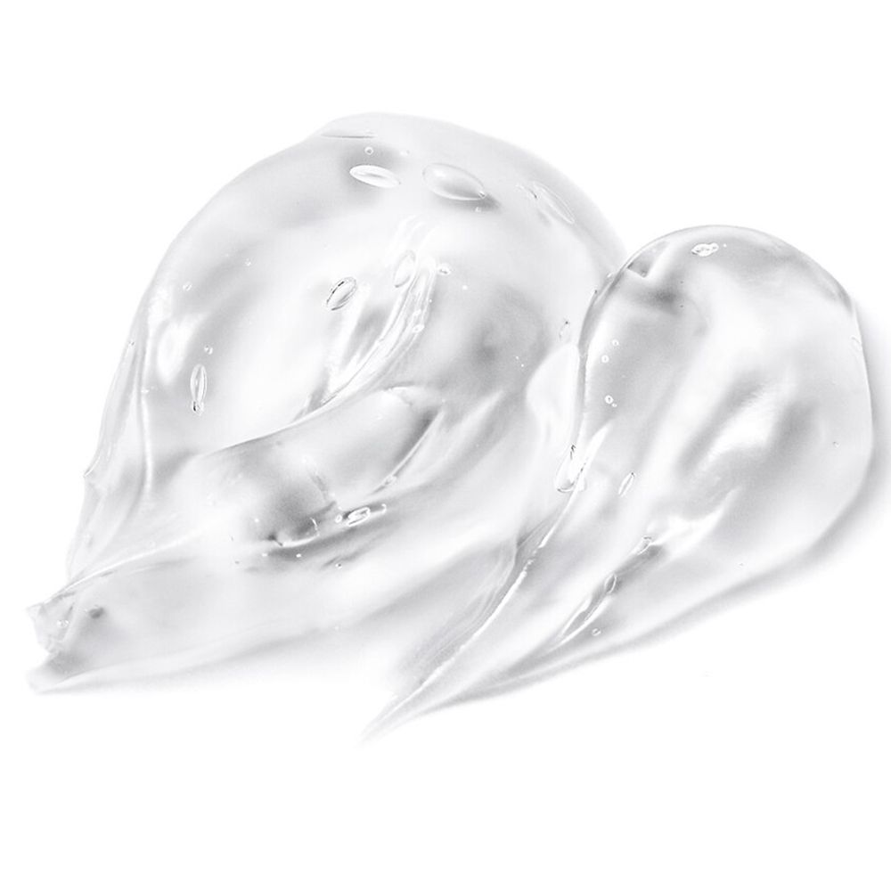 Gros plan sur gel transparent. Deux gouttes de forme irrégulière sur fond blanc.