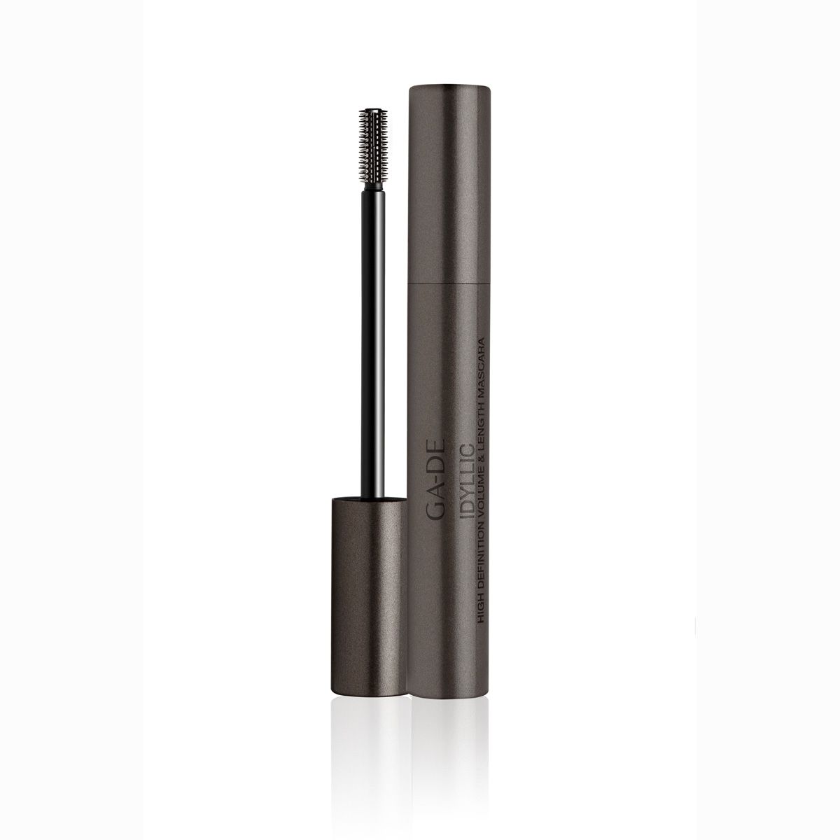 Mascara gris foncé avec brosse. Inscription: GA-DE IDYLLIC.