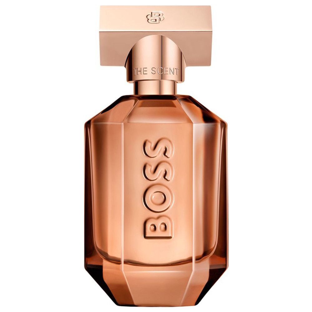 Roze parfumfles met gouden dop. Geometrische vorm met het woord BOSS.