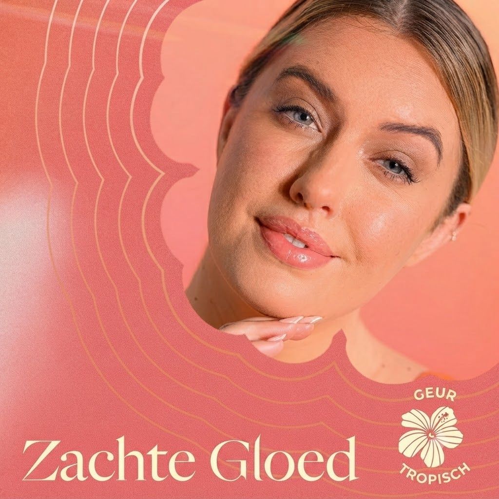 Gezicht van vrouw met glans op lippen, tropische geur opschrift.