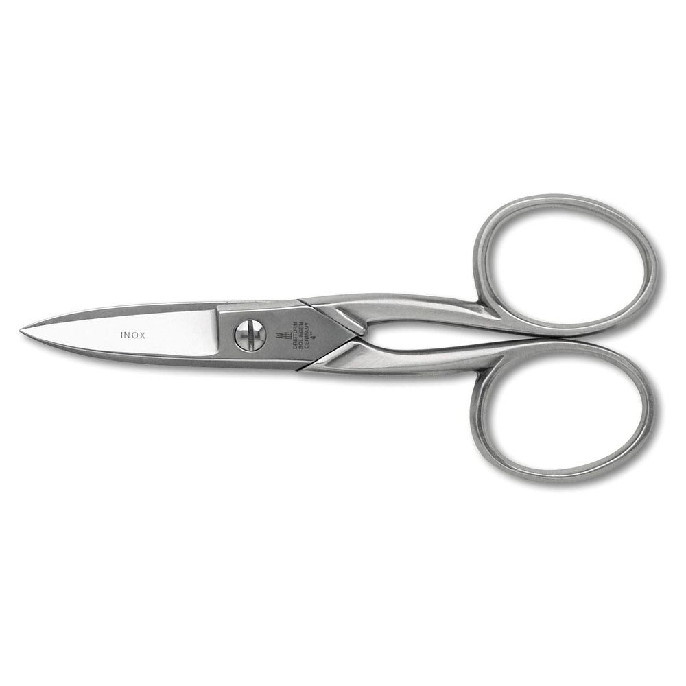 Ciseaux à ongles en métal. Inscription INOX. Forme élancée avec poignées arrondies.