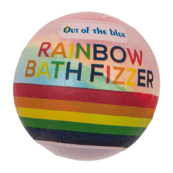 Enkele, ronde badbal met regenboogkleuren en de tekst "Rainbow Bath Fizzer". Merk: Out of the blue.