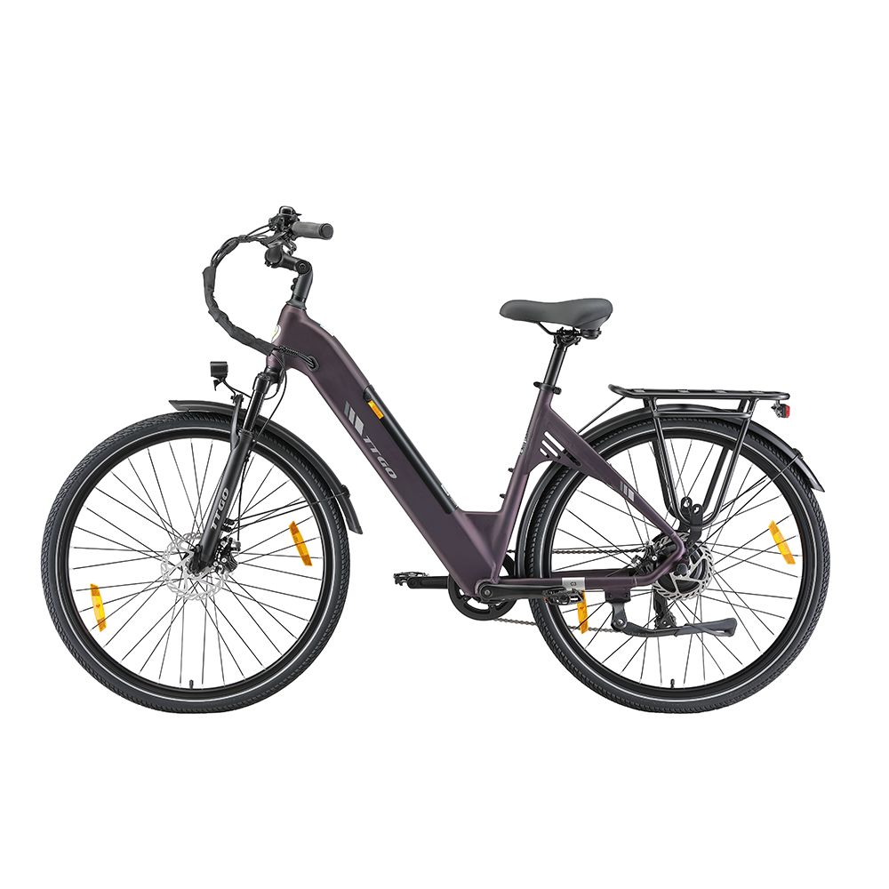 Vélo électrique violet foncé avec porte-bagages, garde-boue et éclairage. Pneus et selle noirs. Logo TTGO.