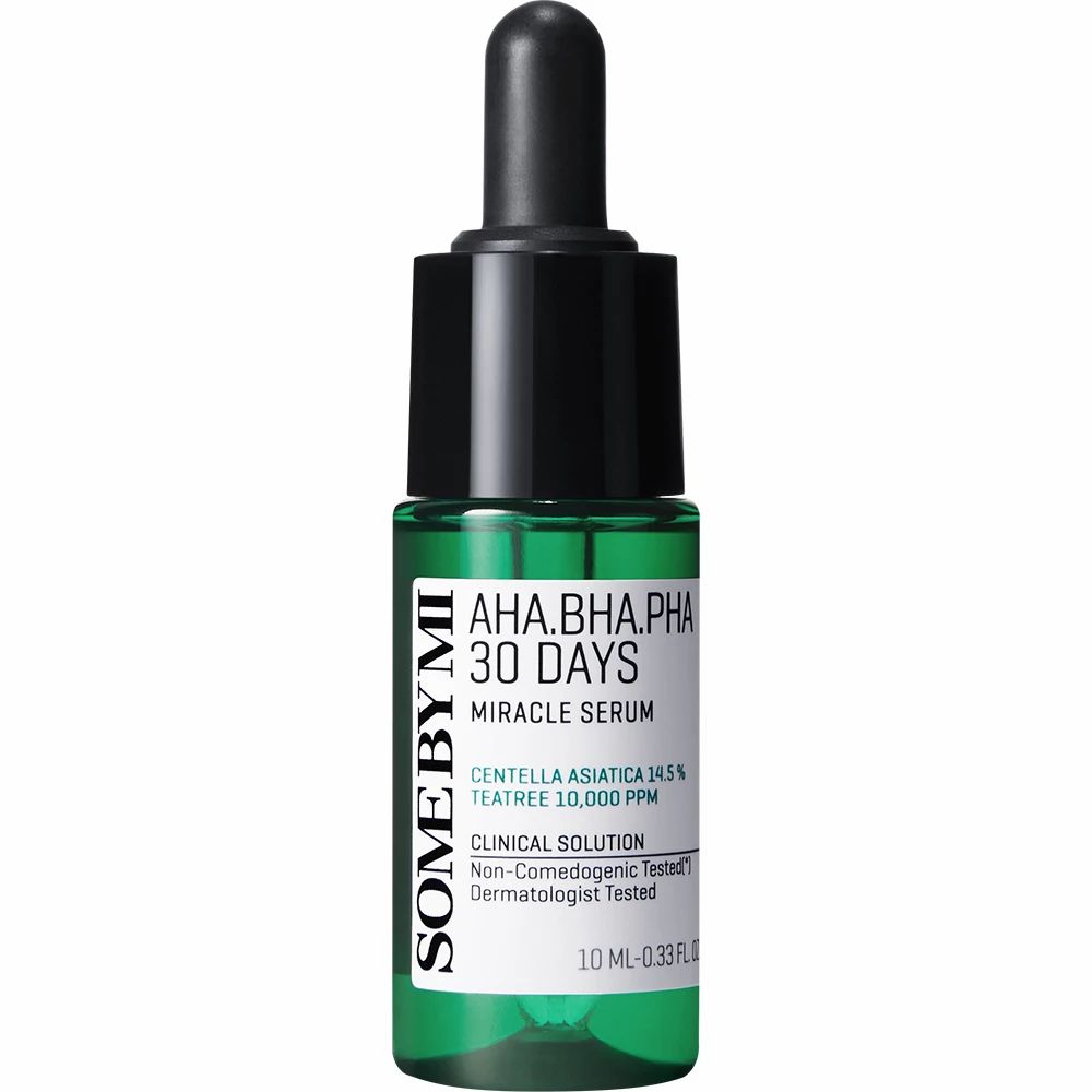 Petit flacon vert avec bouchon noir et pipette. Inscription AHA.BHA.PHA 30 DAYS MIRACLE SERUM et SOME BY MI.