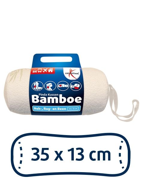 Wit bamboe pinda kussen met blauw label. Opschrift: Bamboe, Nek- Rug- en been. Logo Lucovitaal. Afmetingen: 35 x 13 cm.