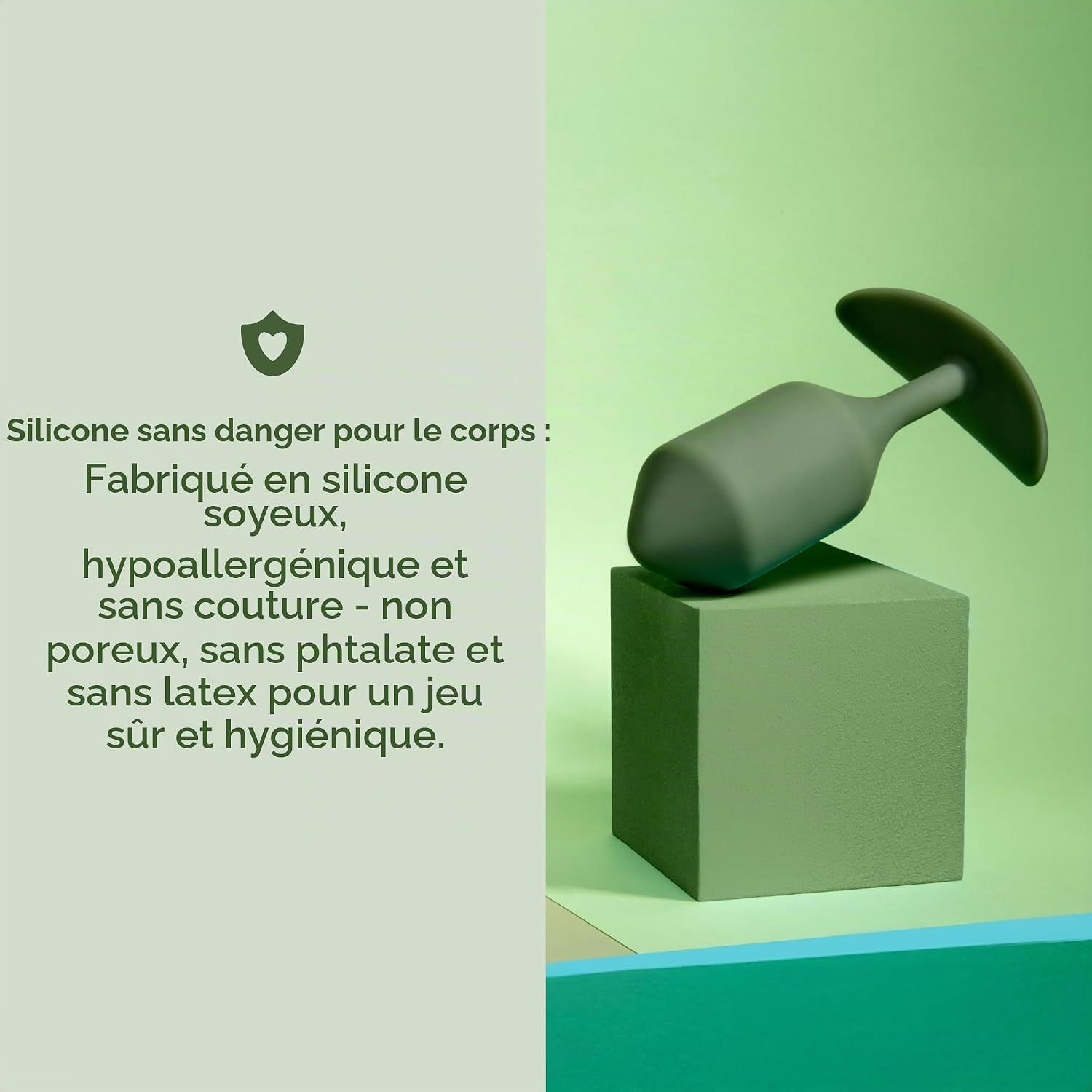 Un plug en silicone gris en forme de bâton avec une large base, posé sur un cube vert.