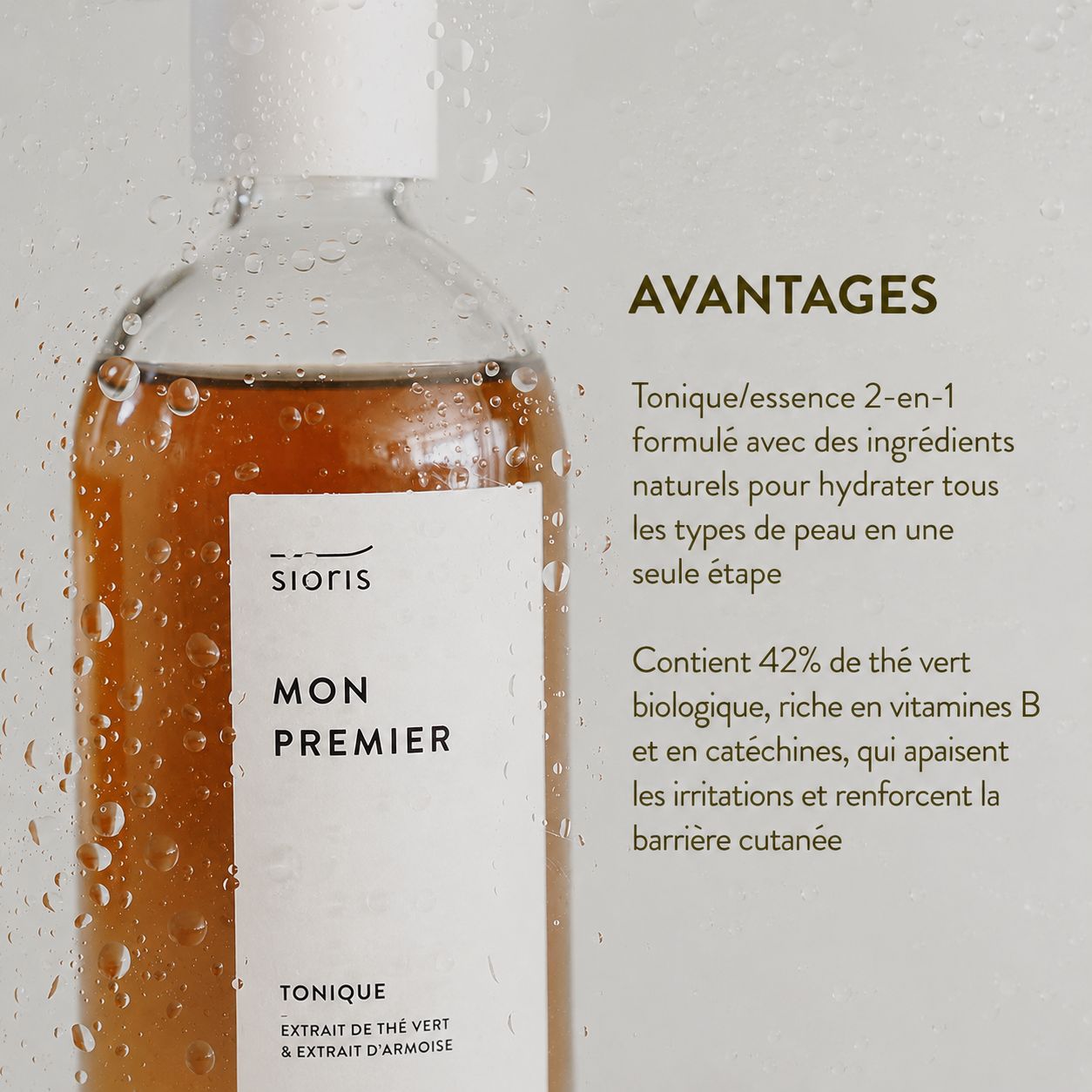 Gros plan d'une bouteille Sioris My First Essener avec des gouttes d'eau, texte en français.