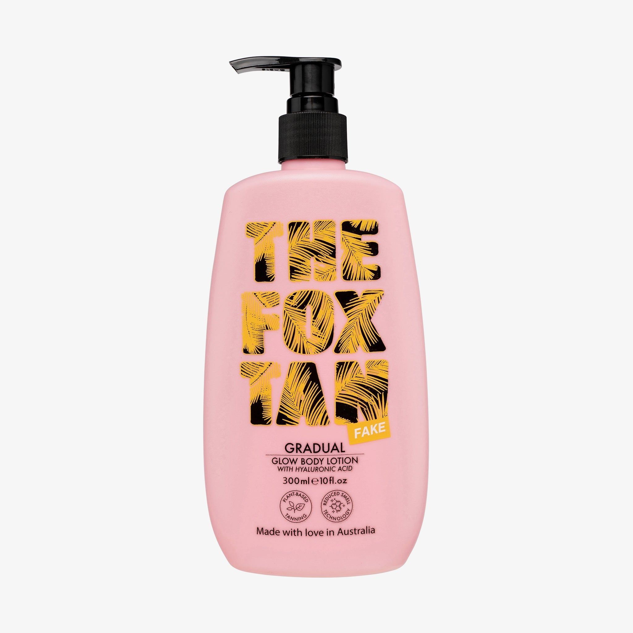 Roze fles met zwarte pomp. Opschrift: THE FOX TAN. Tekst: GRADUAL GLOW BODY LOTION. Vegan zegel.