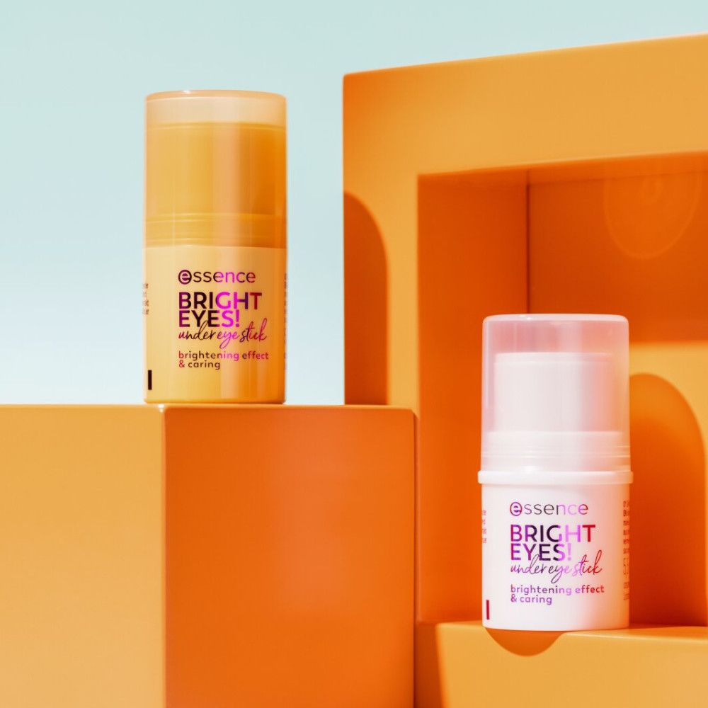 Twee oogcontourpennen Bright Eyes! op oranje blokken. Eén pen is open.
