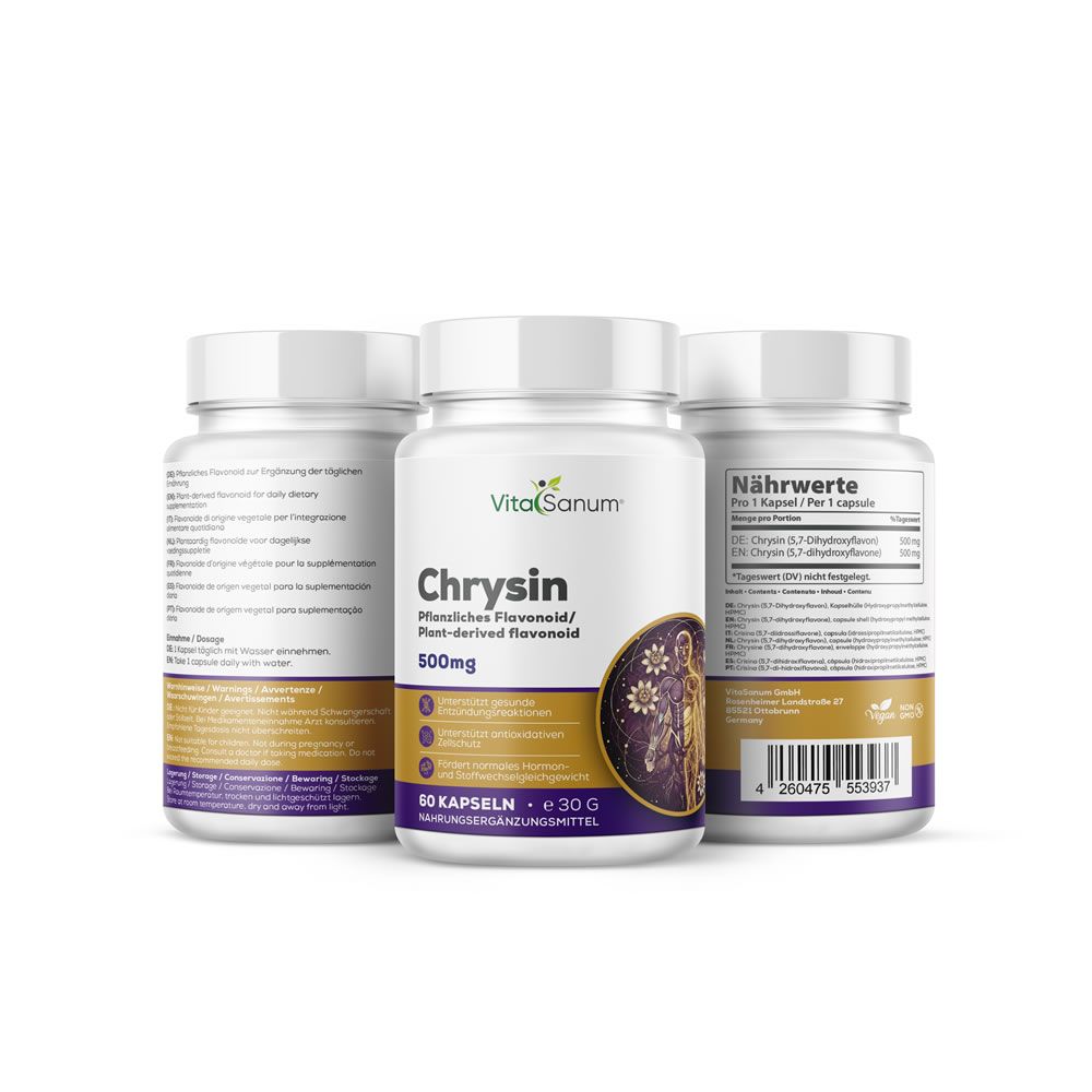 Drie witte flessen VitaSanum Chrysin capsules. Opschrift: 500mg, 60 capsules. Plantaardige flavonoïde.