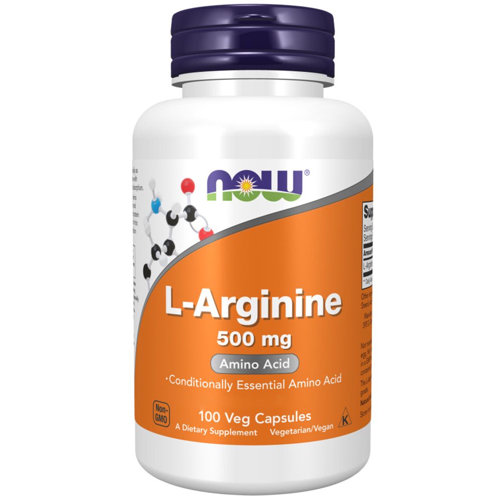 Witte fles met oranje etiket. Opschrift: L-Arginine, 500 mg. Blauwe dop. Bevat 100 capsules. NOW FOODS.