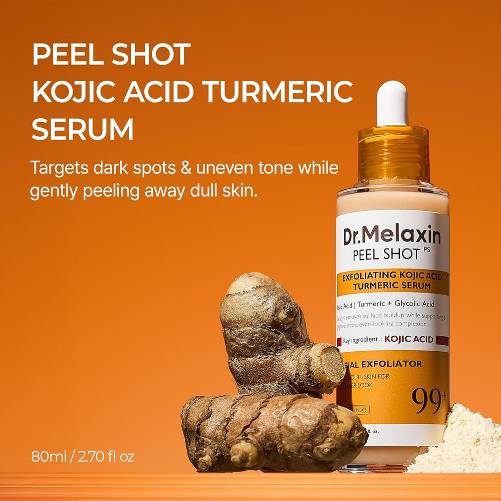 Dr. Melaxin Peel Shot serum met kojic zuur en kurkuma, naast verse kurkumawortels.