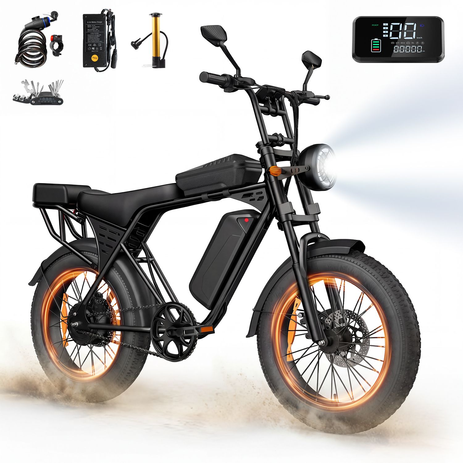 Zwarte elektrische fiets met oranje velgen, koplamp, bagagerek en accessoires. Digitaal display met batterij-informatie.