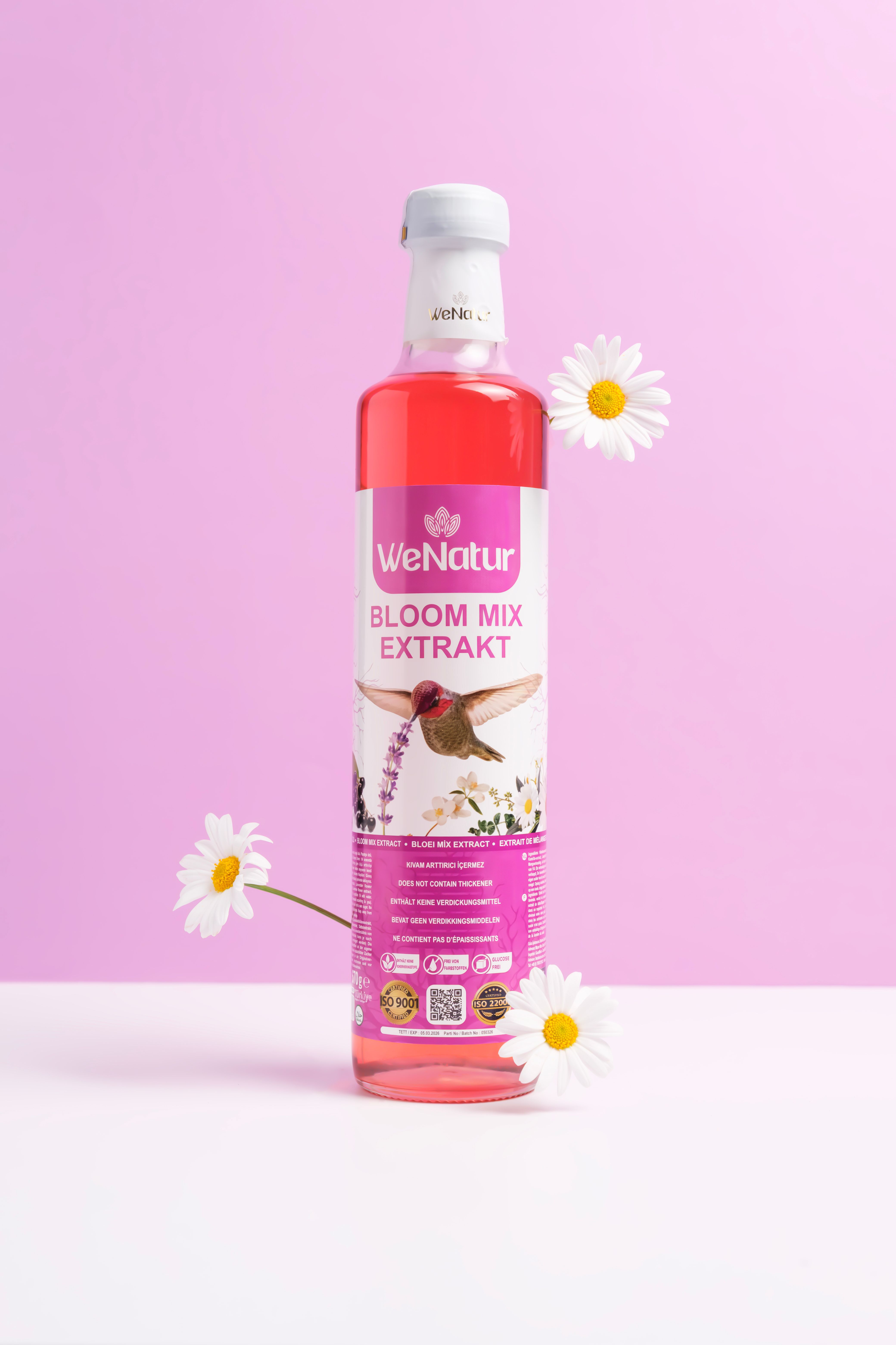 Fles WeNatur Bloom Mix Extract met bloemen en lavendel.