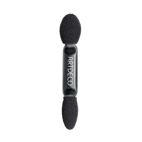 Applicateur double face pour fard à paupières avec embouts en mousse et manche noir avec logo ARTDECO.