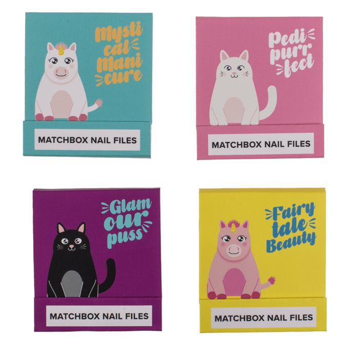 Vier vierkante doosjes met nagelvijlen. Elk doosje toont een kattenmotief en het opschrift MATCHBOX NAIL FILES.