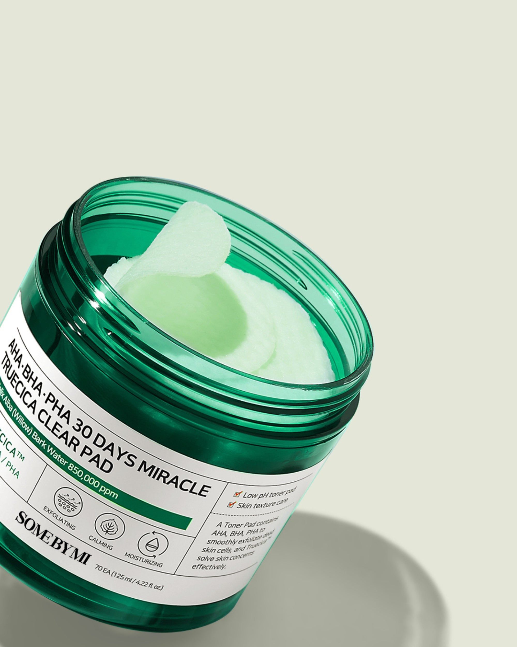 SOMEBYMI AHA-BHA-PHA Clear Pad : pot ouvert avec cotons et étiquette.