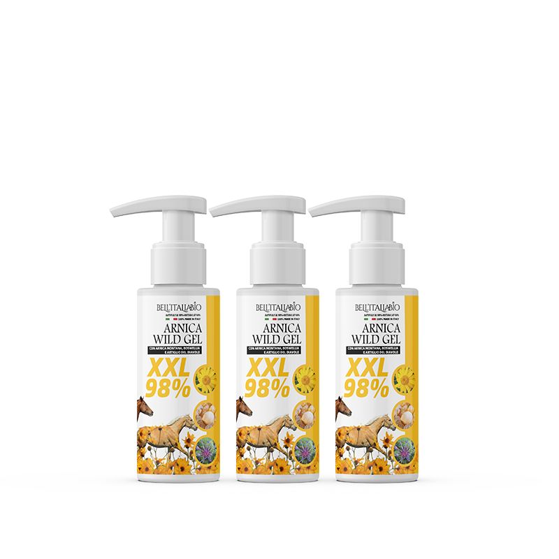 Drie witte flessen met pomp. De etiketten tonen "ARNICA WILD GEL XXL 98%". 