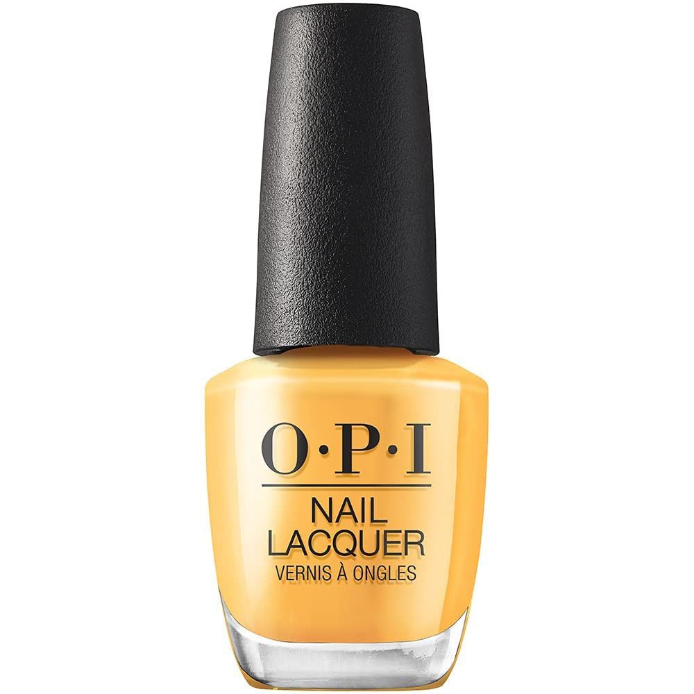 OPI nagellakfles. Gele kleur. Zwarte dop. Productnaam en merk zichtbaar.
