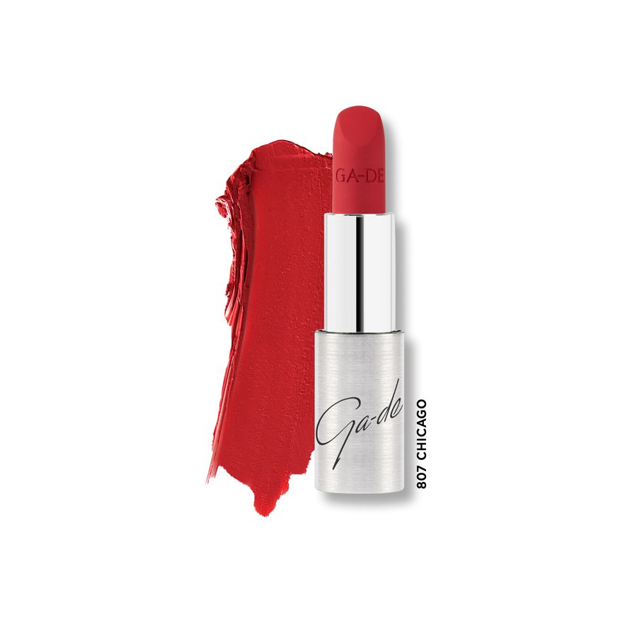 Rouge à lèvres rouge, modèle 807 Chicago, avec échantillon de couleur à côté.