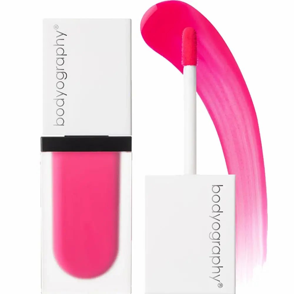 Vloeibare blush met applicator. Witte deksel met Bodyography-tekst. Roze kleur aangebracht.