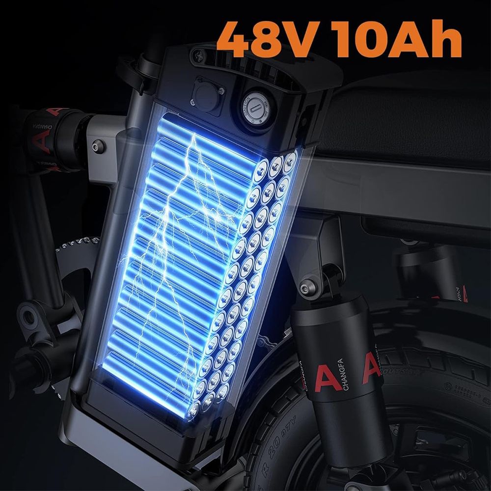 E-bike batterij met blauwe lichteffecten. Opschrift 48V 10Ah. Zwarte behuizing.