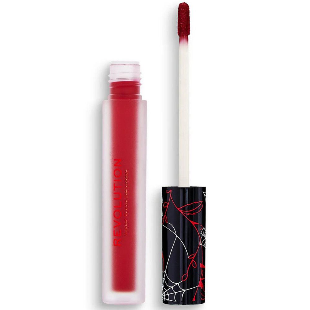 Rouge à lèvres liquide rouge avec applicateur. Flacon avec inscription "REVOLUTION". Bouchon noir avec motif toile d'araignée.