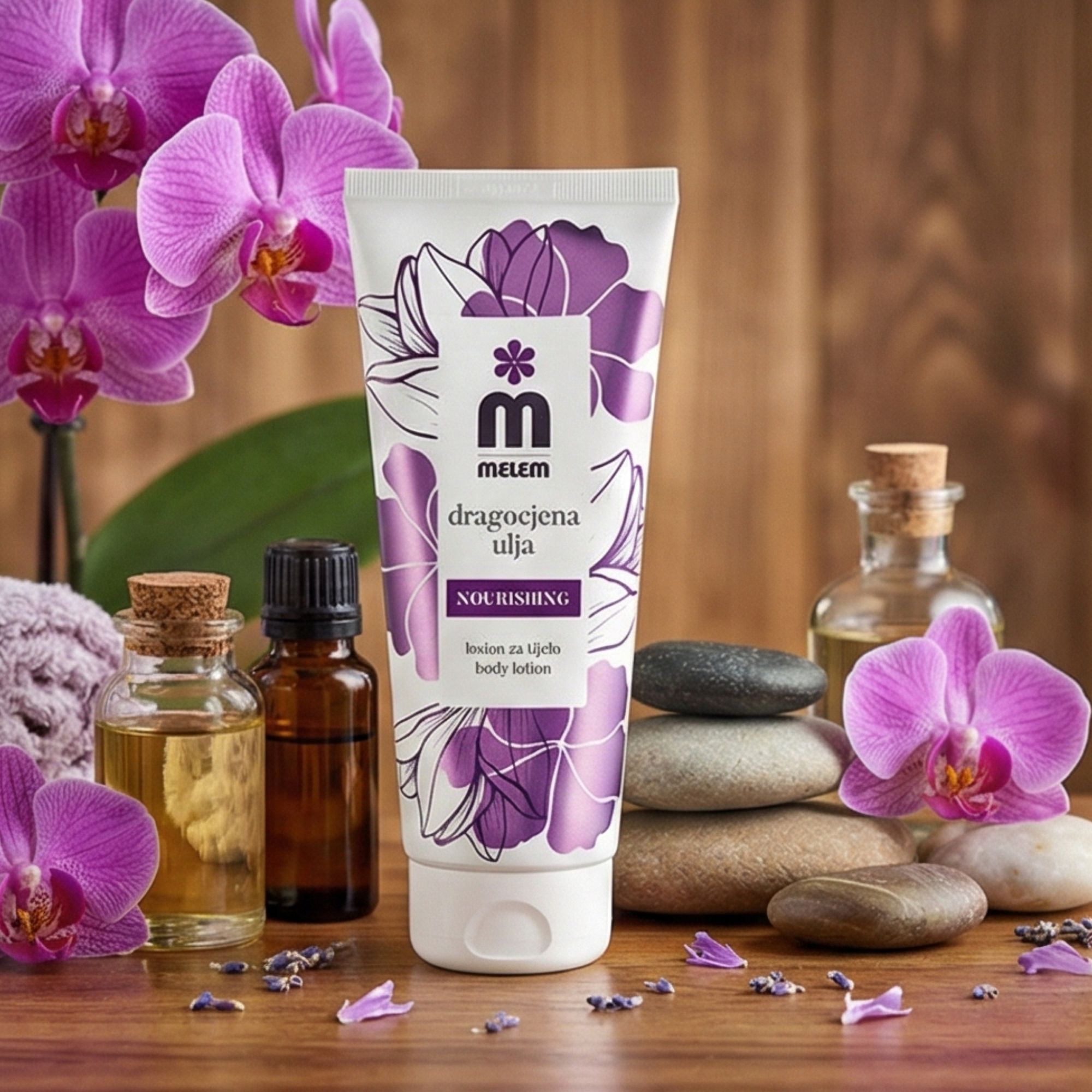 Witte tube met paars bloemmotief. Opschrift: Melem, dragocjena ulja, Nourishing body lotion. Flessen en orchideeën op de achtergrond.